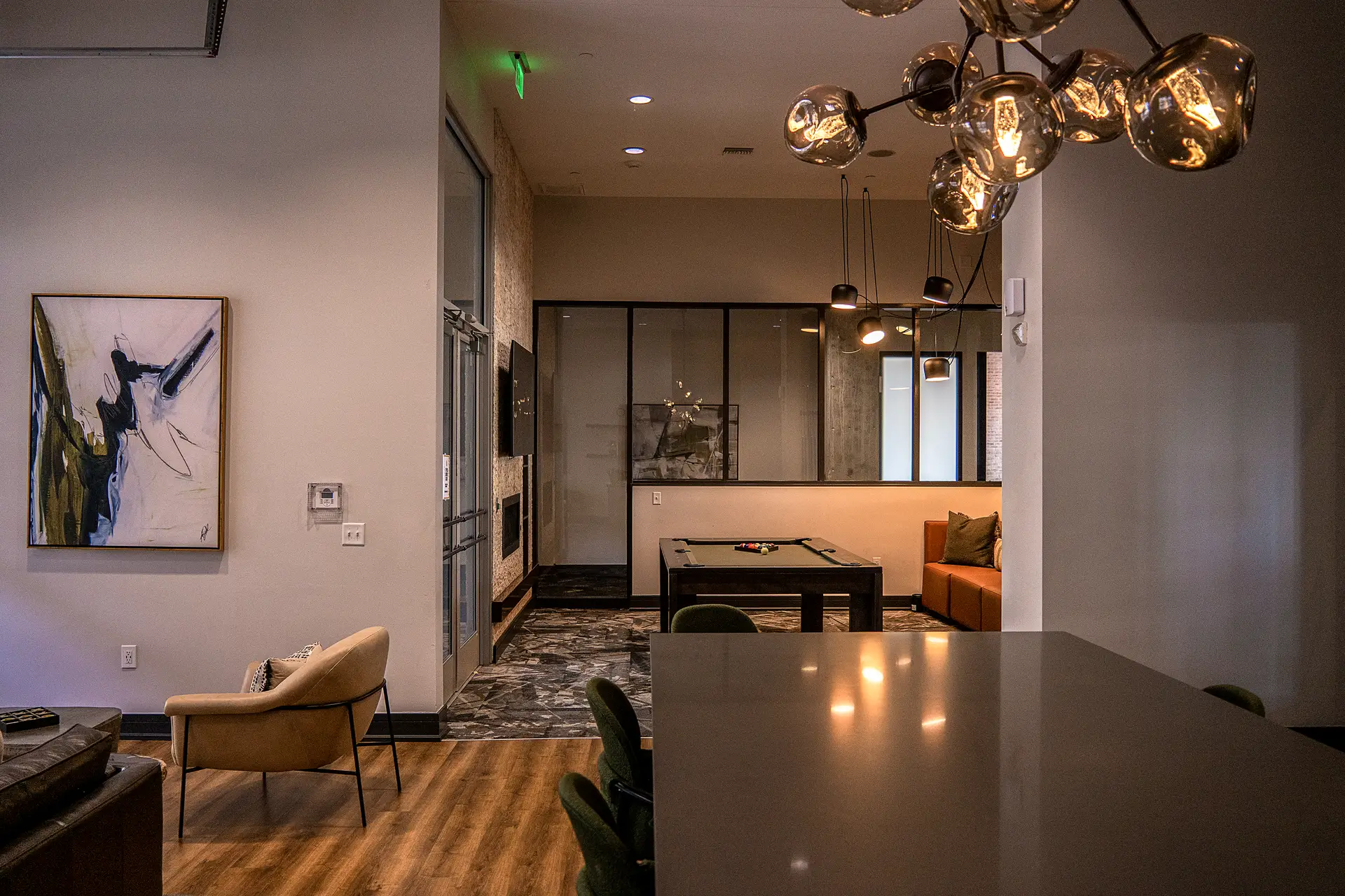 Contemporary living room with warm linear grazing